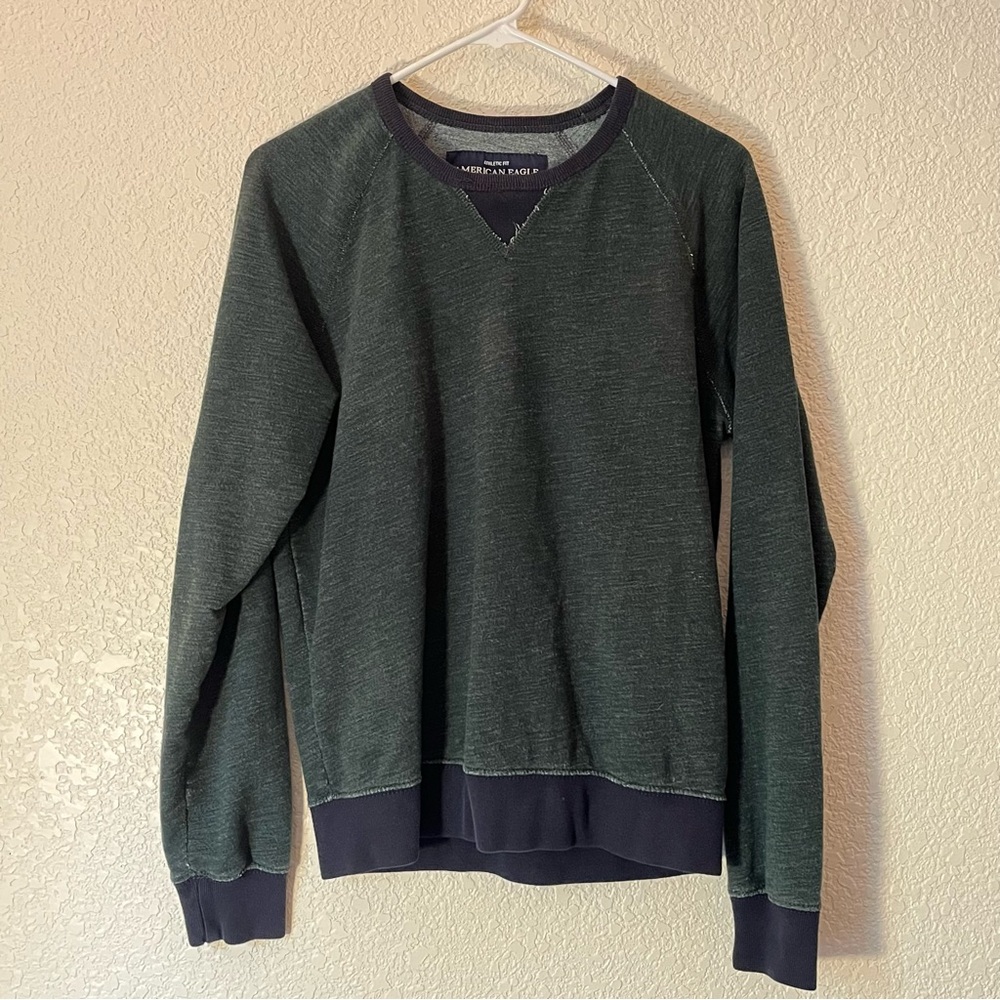 American Eagle Outfitters Dark Green Vintage sweater. Men’s size small.
